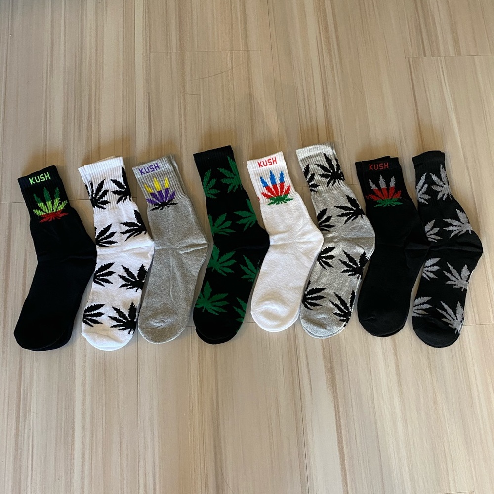 8 pair men’s long weed leaf socks